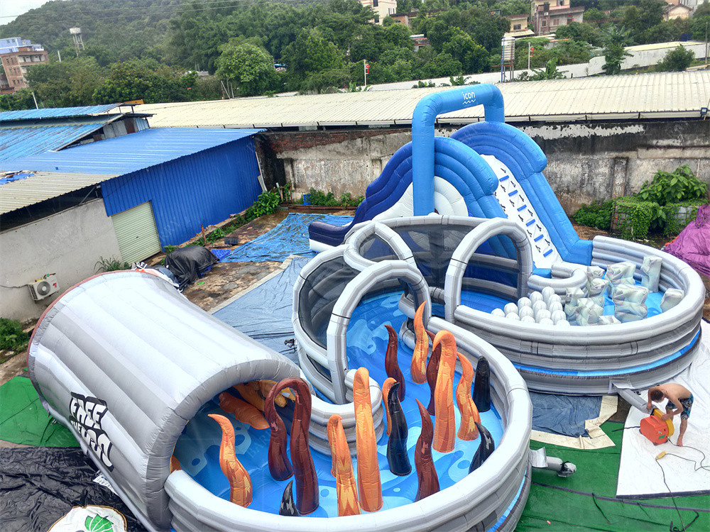 carrera de obstáculos inflable al aire libre
