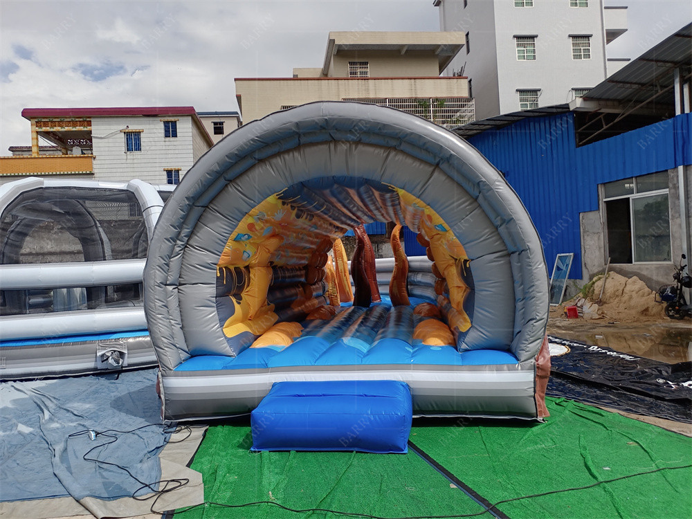Casa inflable Lego con carrera de obstáculos