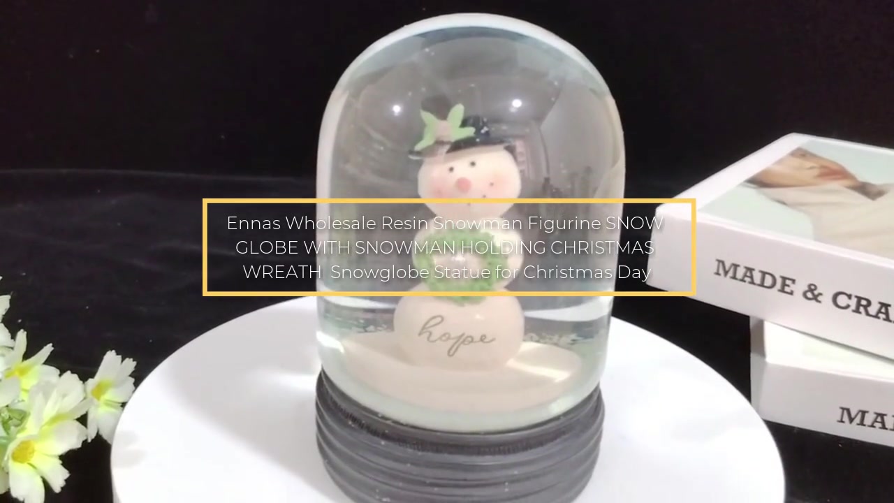 Ennas Wholesale Resin Snowman Figurine SNOW GLOBE WITH SNOWMAN HOLDING CHRISTMAS WREATH  Snowglobe Statue for Christmas Day
