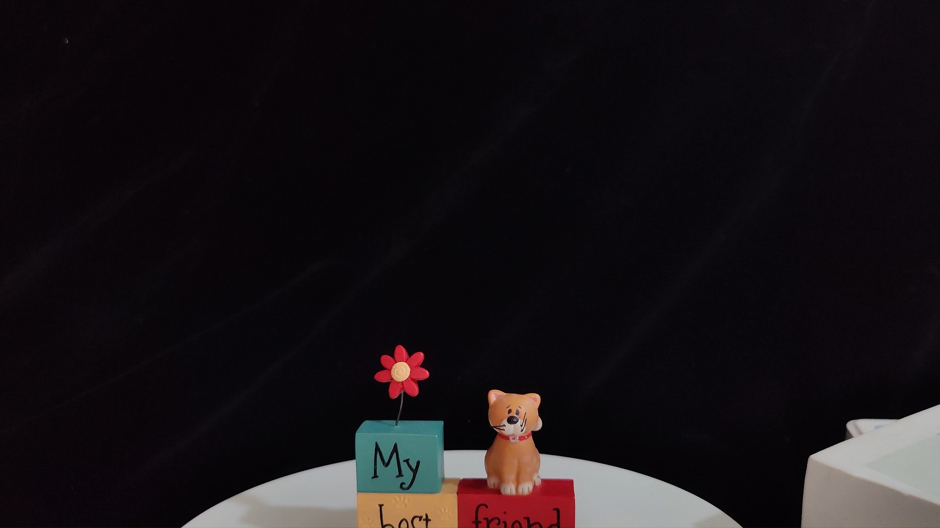 Adorable figura de gato de resina de Ennas en bloques 'Mi mejor amigo' con flor, regalo perfecto para los amantes de las mascotas y la decoración del hogar