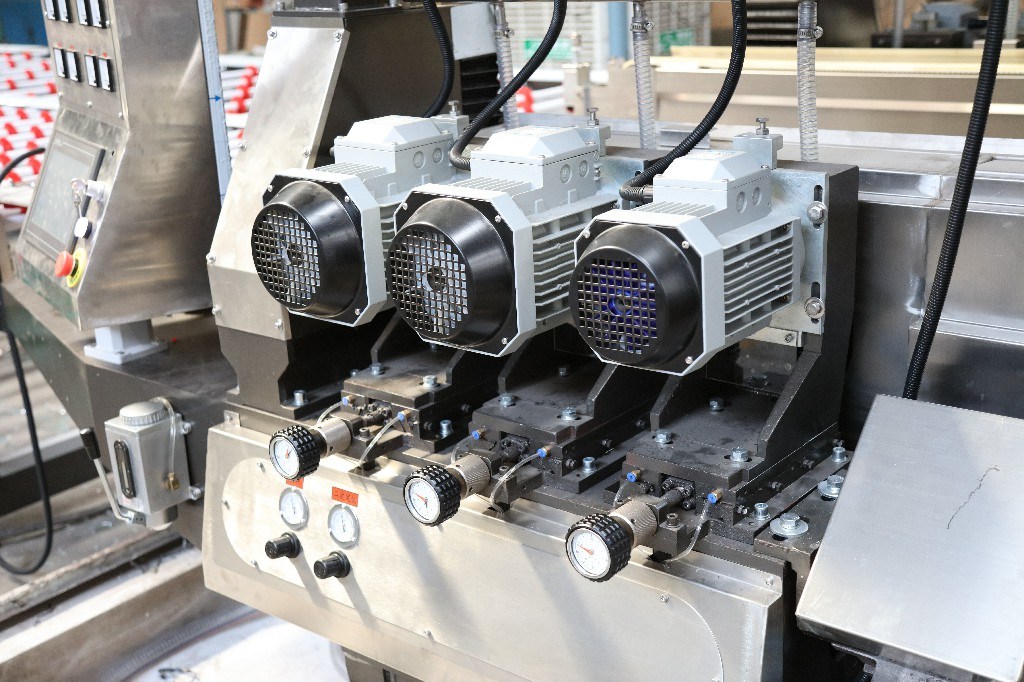 High Speedy Small Glass Edger Glass Edging Machine Prices Sm10 Double Bevelling and Polishing Machine 6