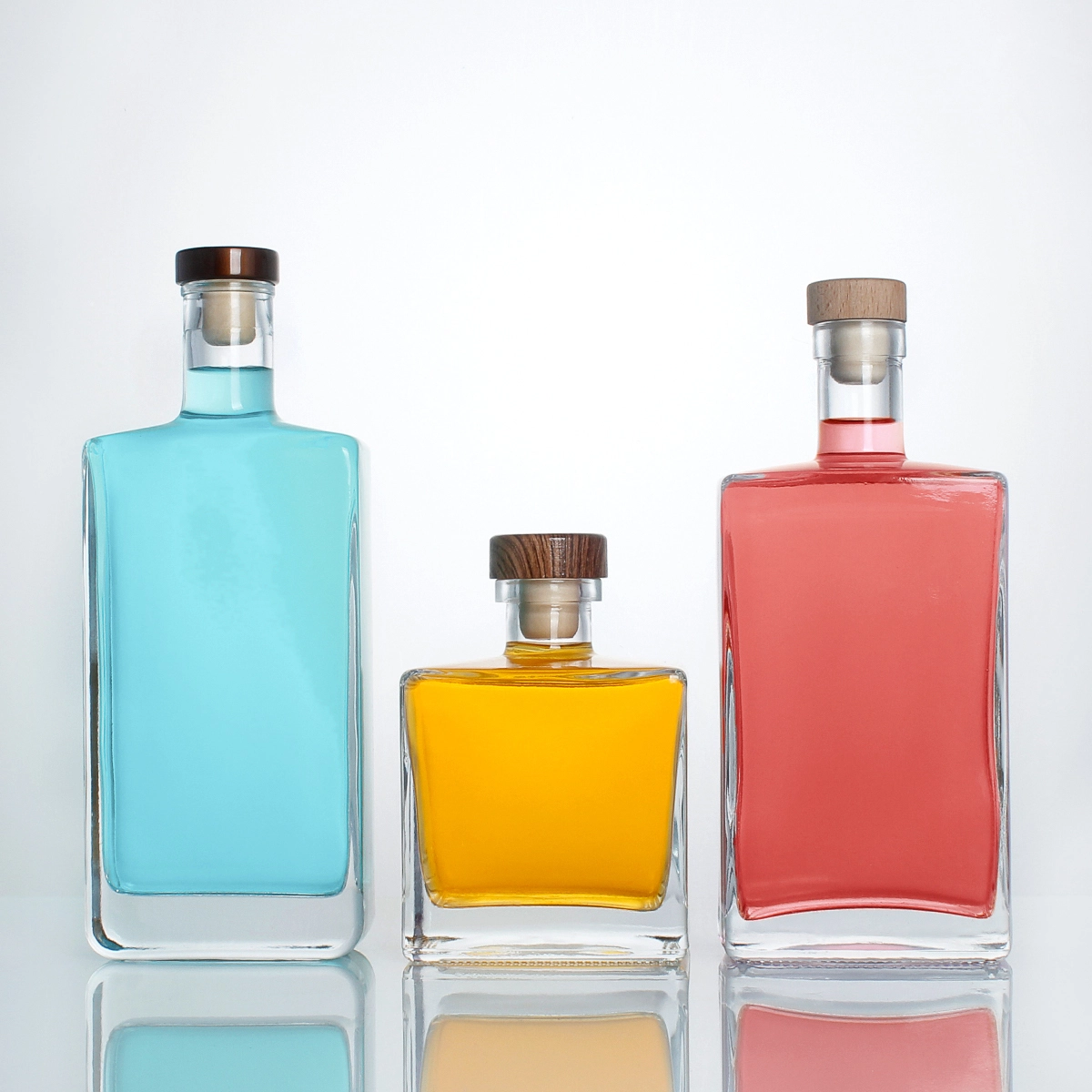 カスタムスクエアシェイプ375ml 500ml 750ml酒類ガラスボトルとウォッカラムジンウイスキー用コーク 1