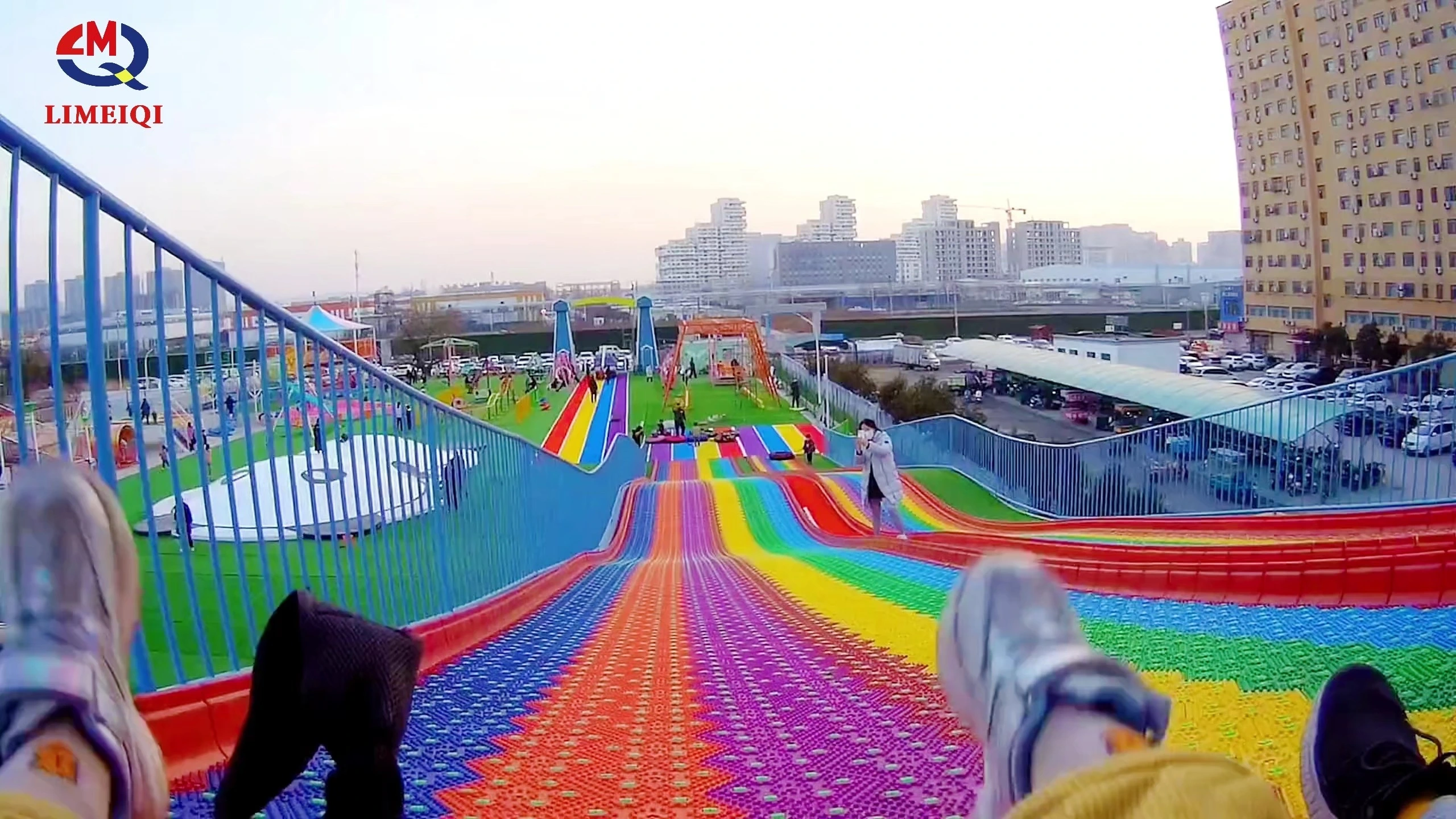 Vibrante Rainbow Slide para todas las edades: emocionante instalación de entretenimiento | LMQ | Limeiqi 1