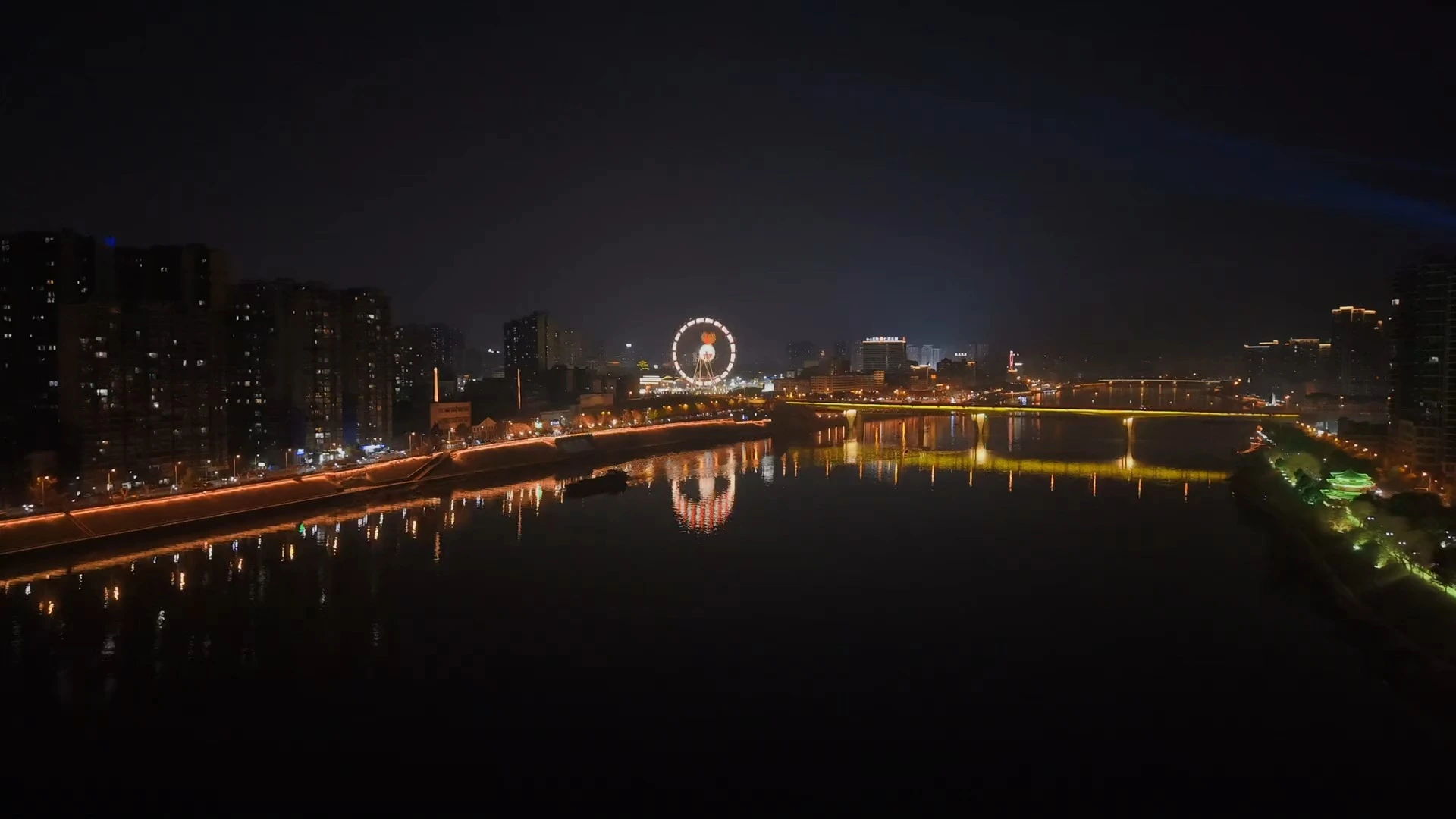 White Metal Ferris Wheel with Dark-Hued Cabins and Modern Layout 1