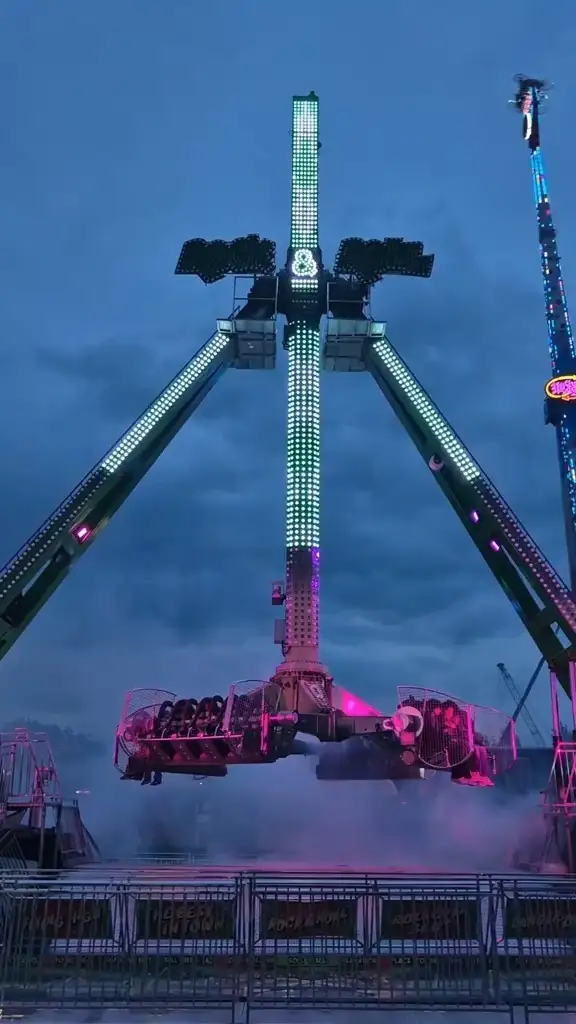 LMQ Group's LED-Lit Rock & Roll Amusement Ride with High-Speed Thrills 1