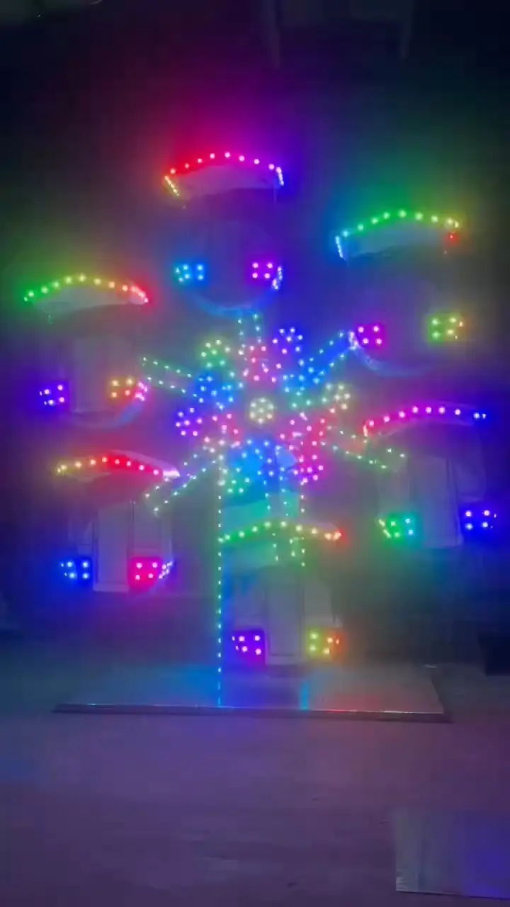 Mini rueda de la fortuna: atracción compacta con iluminación LED y encantadoras cabinas. 1
