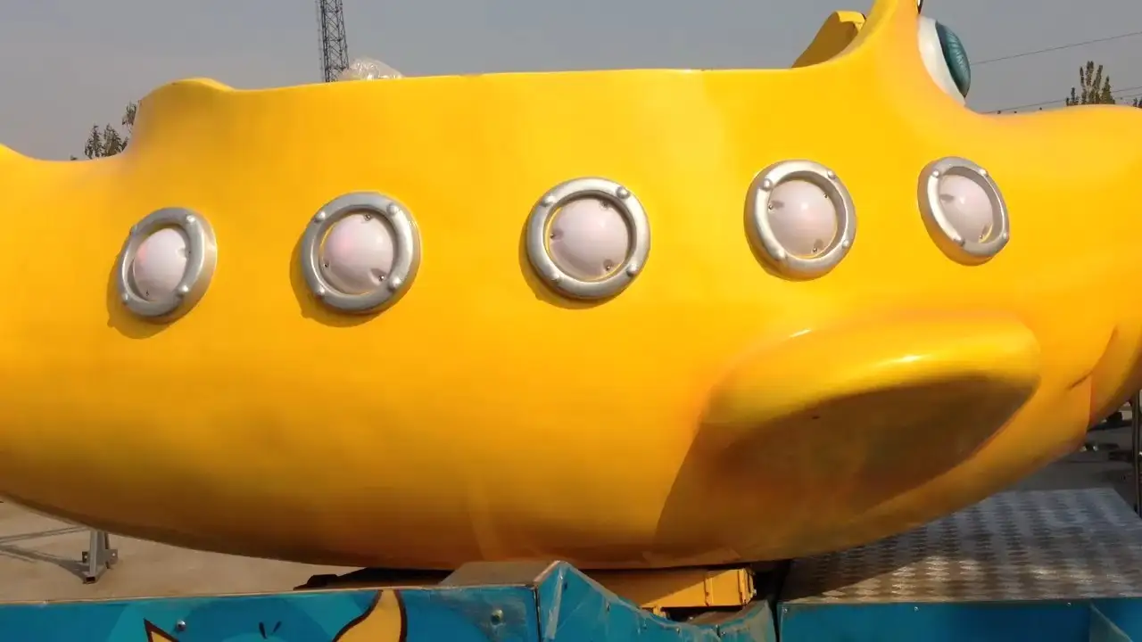 Submarine Amusement Ride: Whimsical, Rotating Underwater - Themed Fun 1