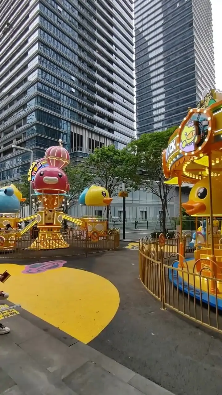 رحلة ترفيهية مع مذكرات رحلة البطة: مغامرة رفع ملونة بطابع كرتوني 1