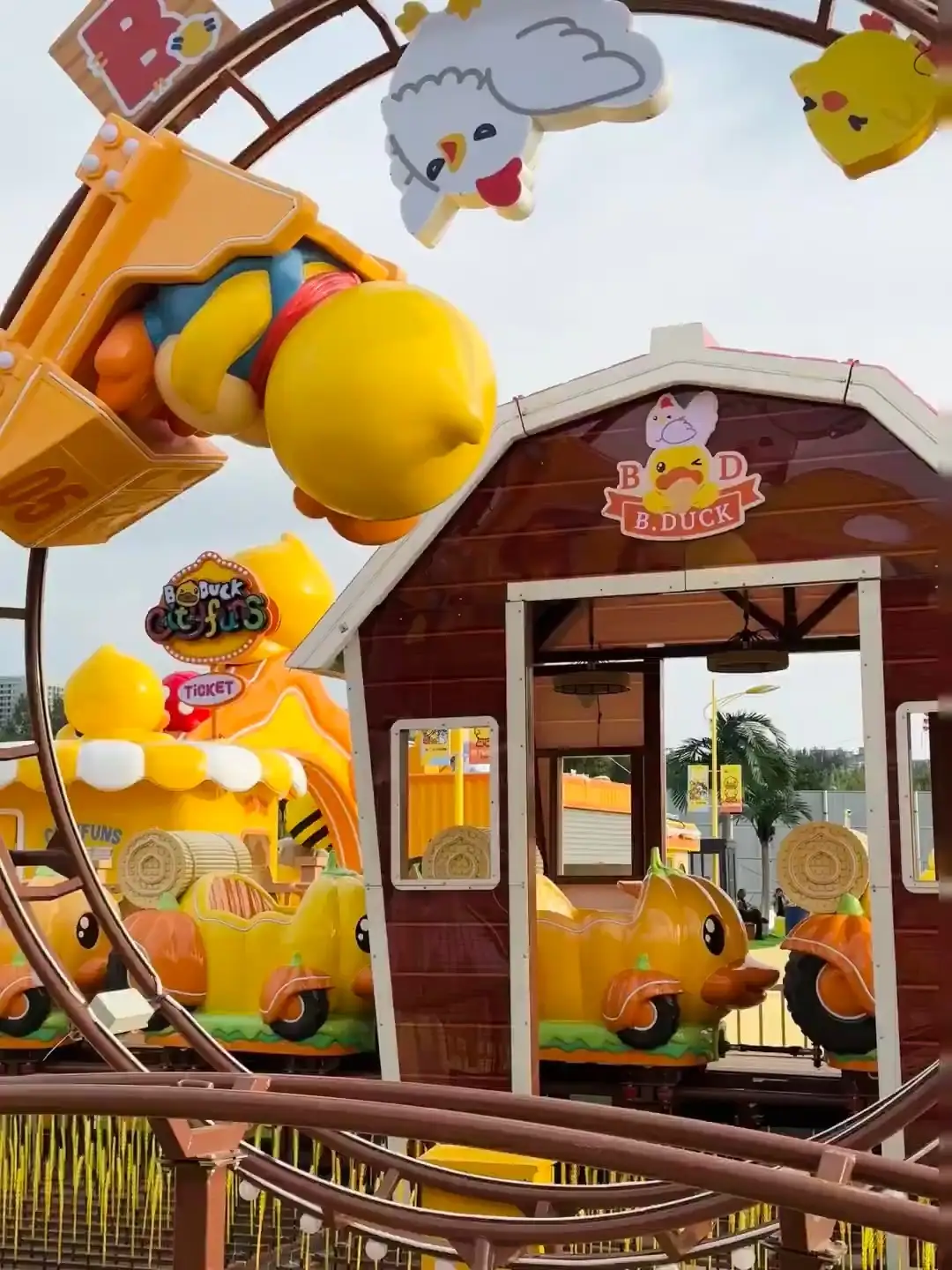 لعبة B.Duck Duck Run Coaster: مغامرة أفعوانية صغيرة مثيرة بطابع كرتوني 1