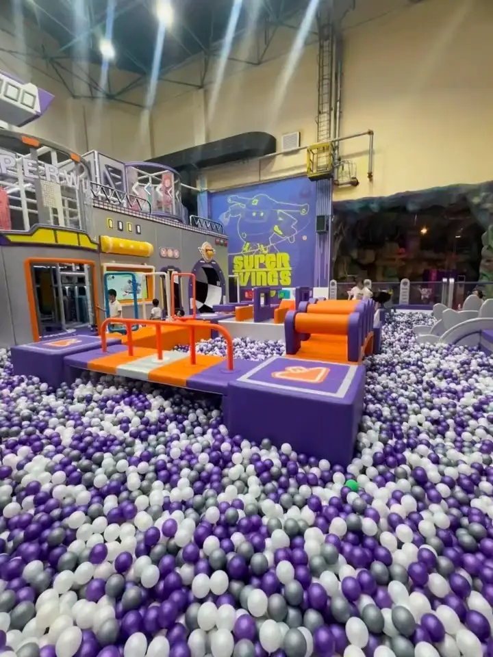 قلعة شقية نابضة بالحياة: وجهة ترفيهية داخلية لا مثيل لها 1