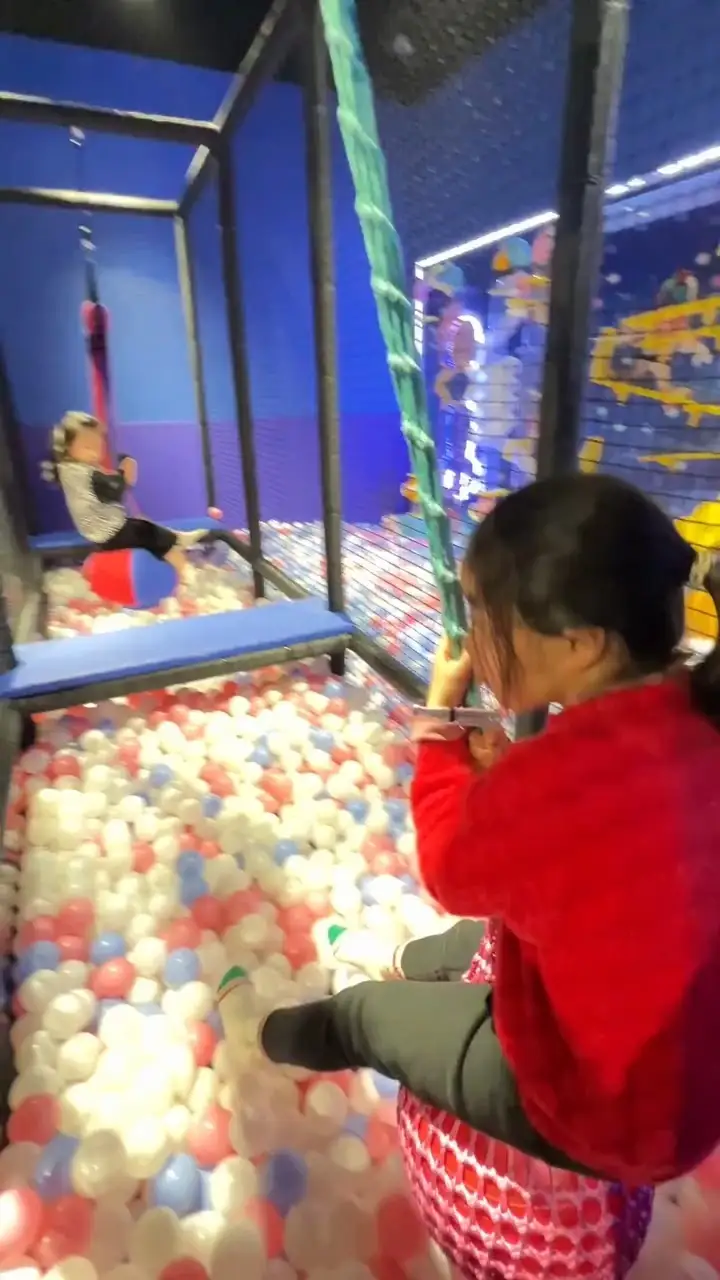 Игровой комплекс и батутный парк на космическую тематику: идеальная крытая игровая площадка для детей. 1