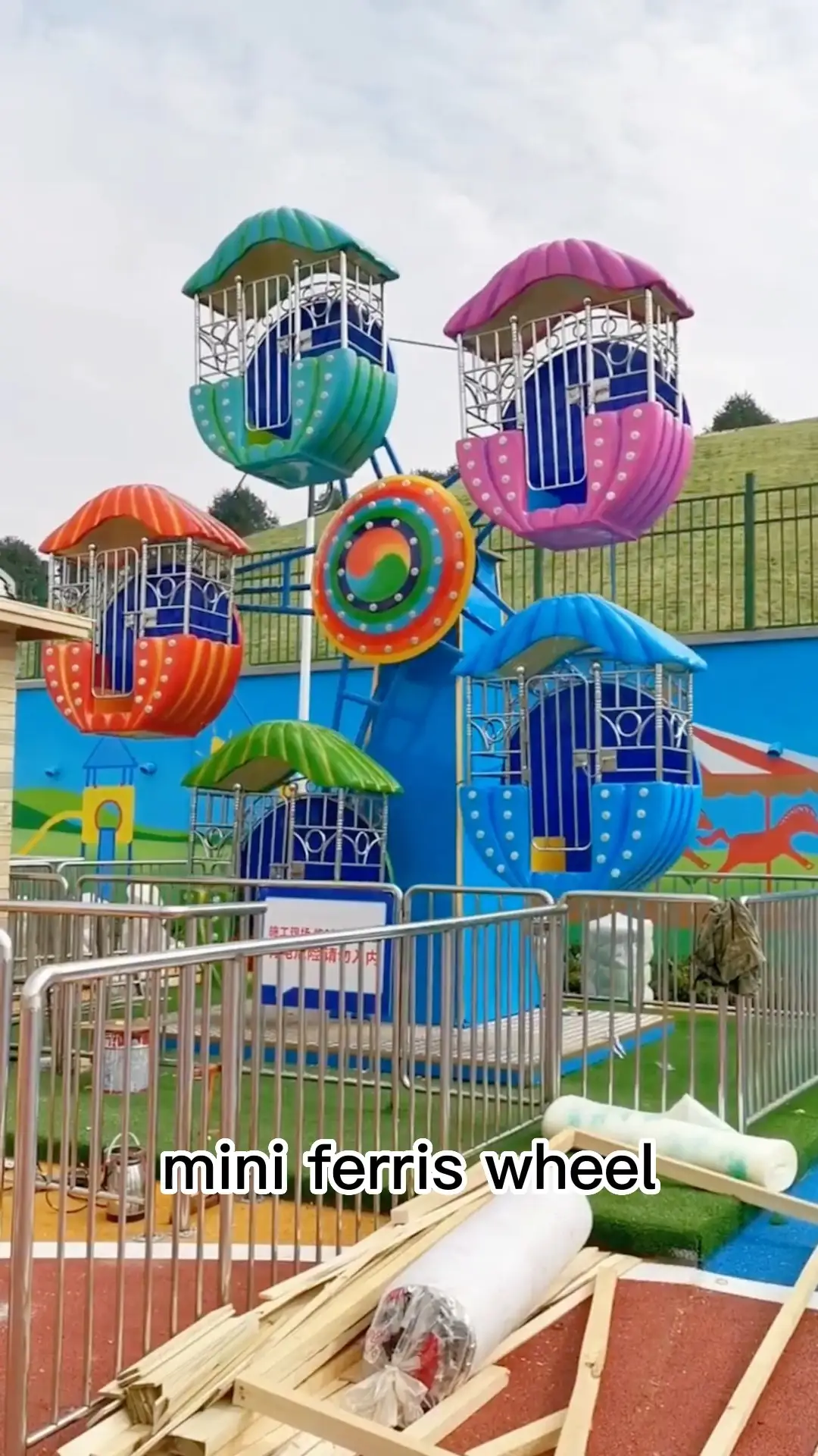 Mini Ferris Wheel for Kids and Families - Luxuriously Decorated Safe Device with 360-degree Rotation and Vertical Movement | LMQ | Limeiqi 1