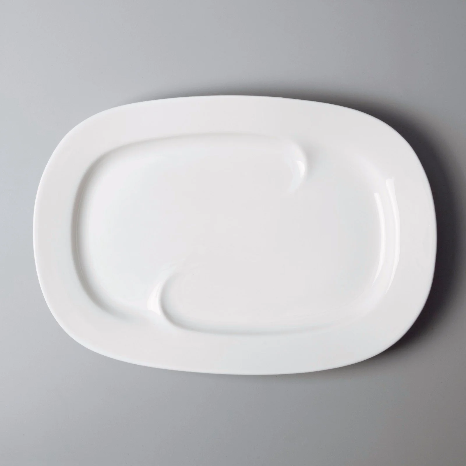 Two Eight round custom restaurant plates directly sale for bistro 5