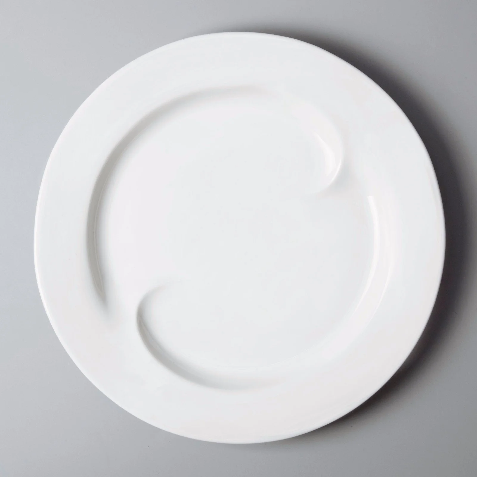 Two Eight round custom restaurant plates directly sale for bistro 3