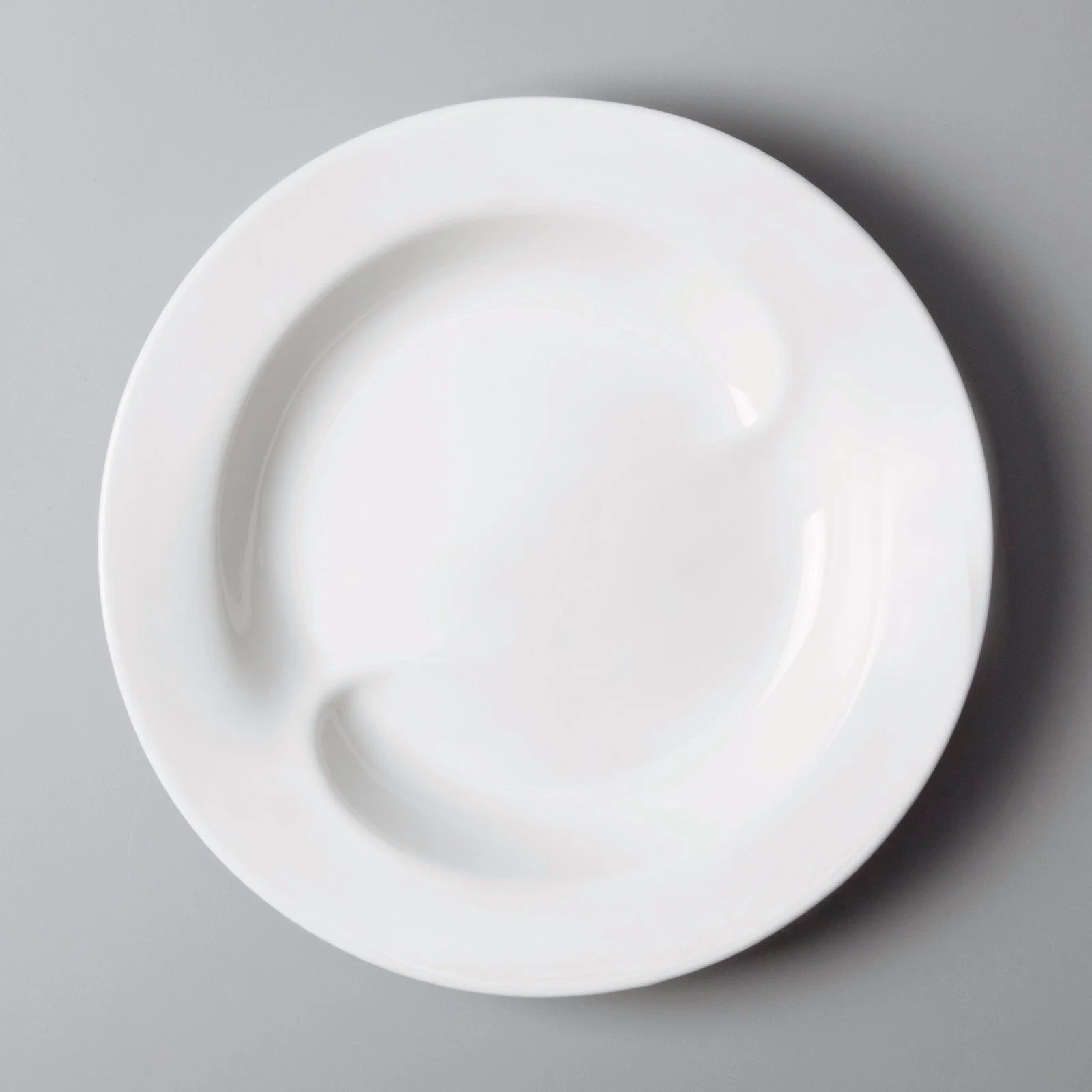 Two Eight round custom restaurant plates directly sale for bistro 4