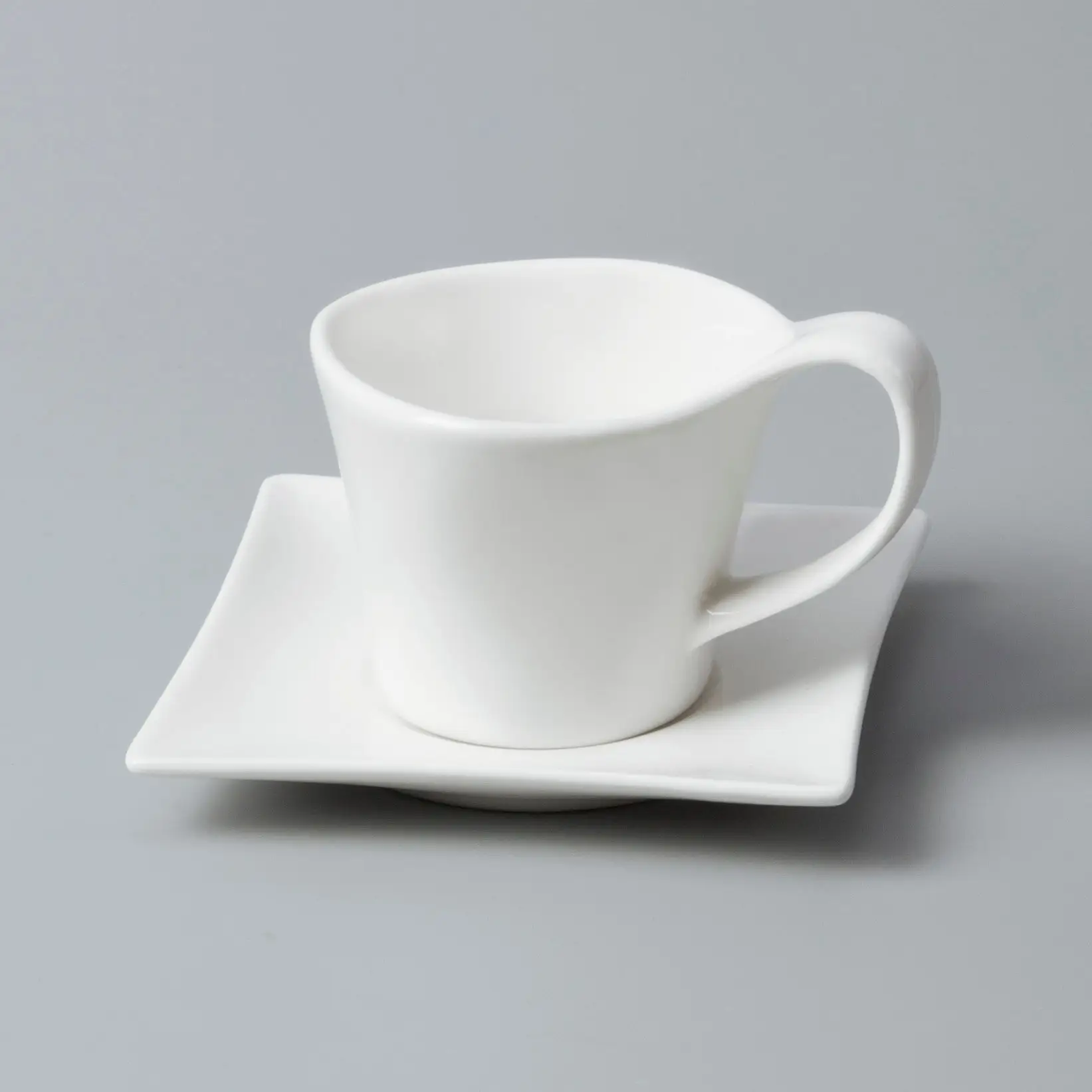 Two Eight white porcelain dinner plates bulk for business for home 9