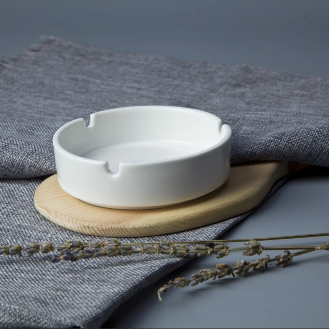 Cheap white porcelain round 4.25 custom ceramic ashtray crockery tableware 1