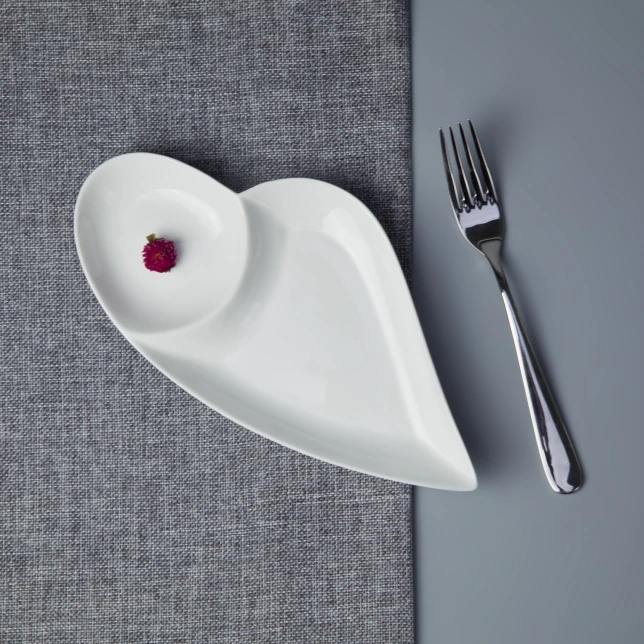 Hot products to sell online restaurant supply unique heart shape snack plate 1