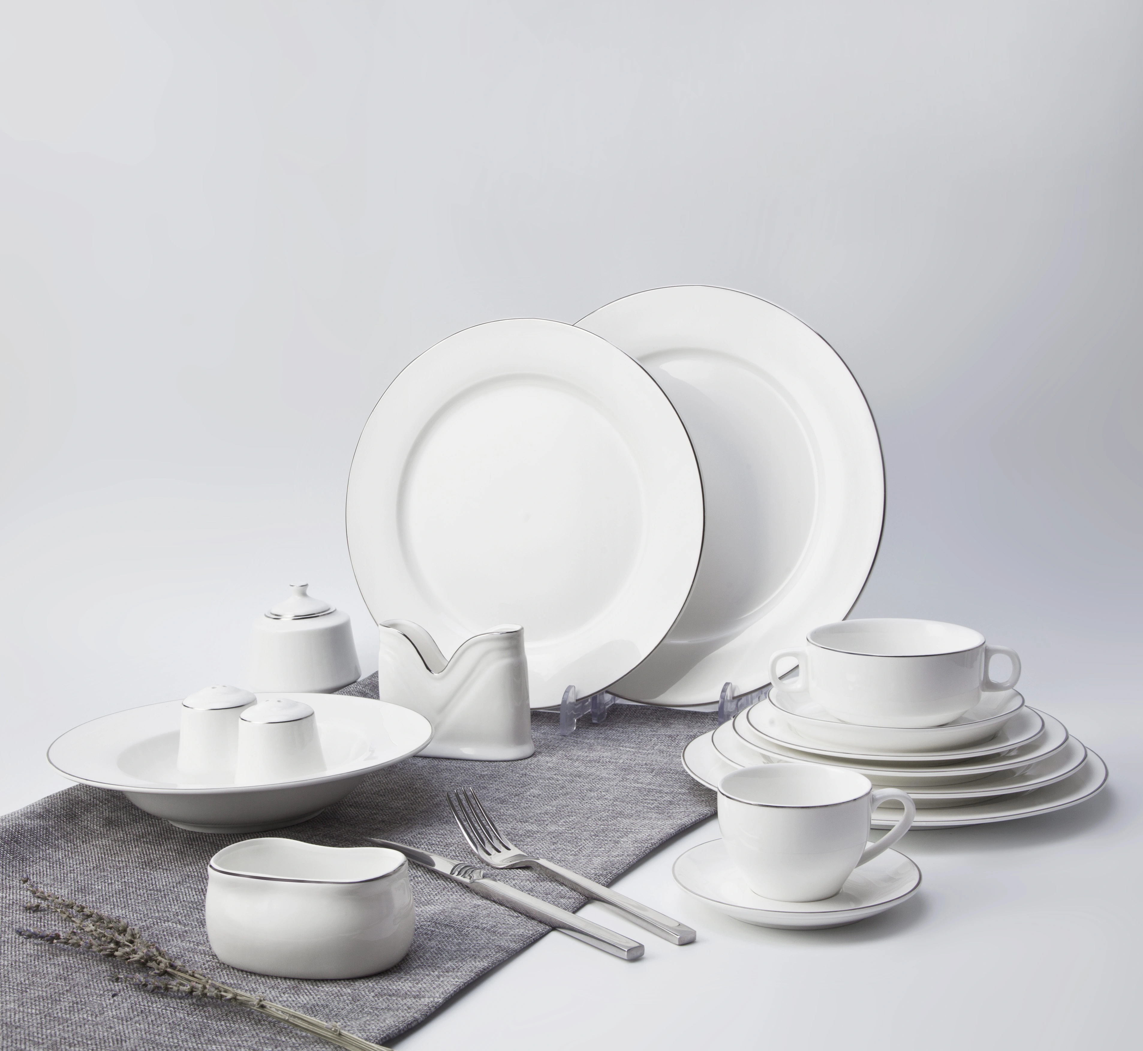 Saudi arabia market Luxury rose Gold Rim hotel fine bone china ceramic dinner set 1