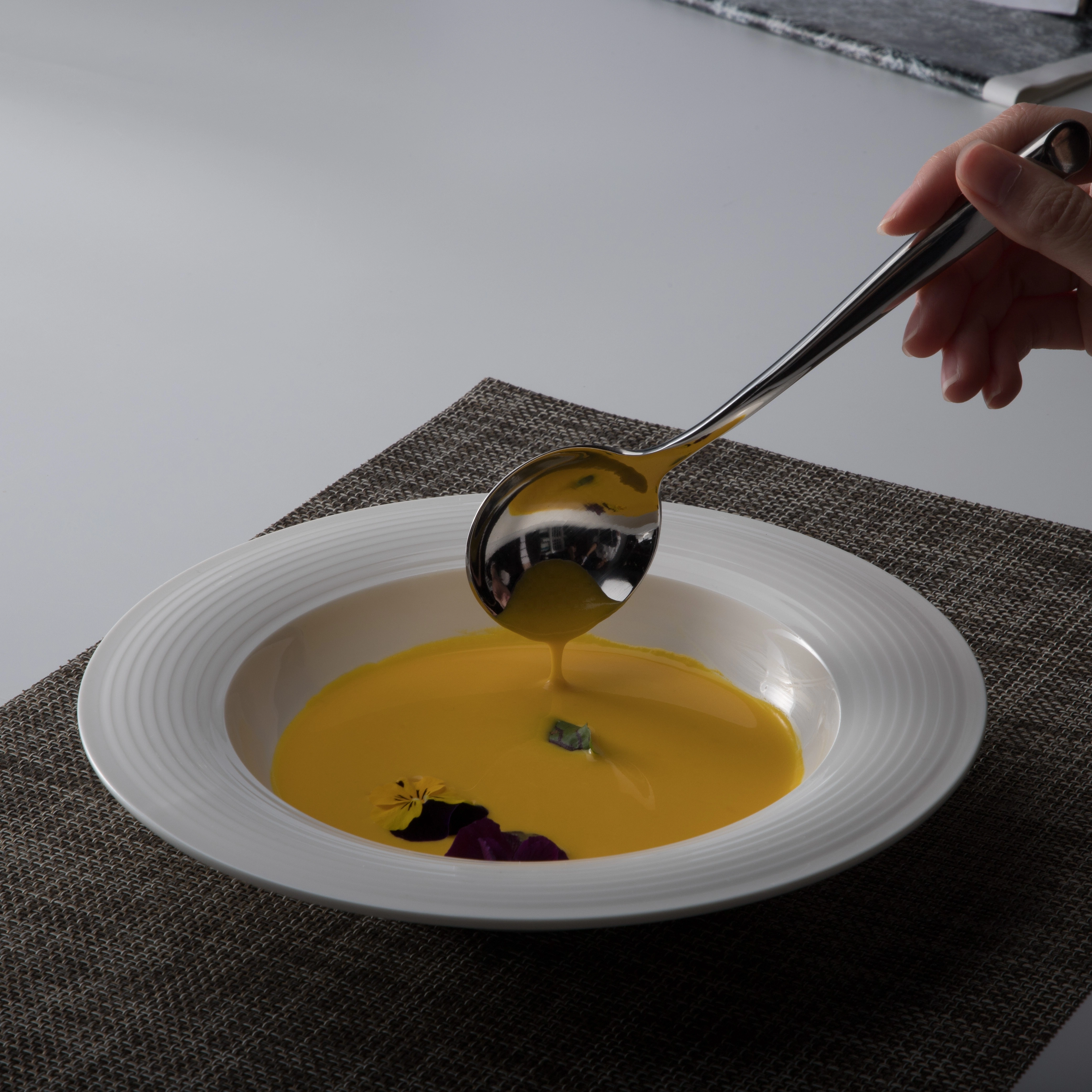 Unique Product Scratch Proof Wedding Assiette En Porcelaine, Two Eight China Porcelain Line Design Soup Plate* 1