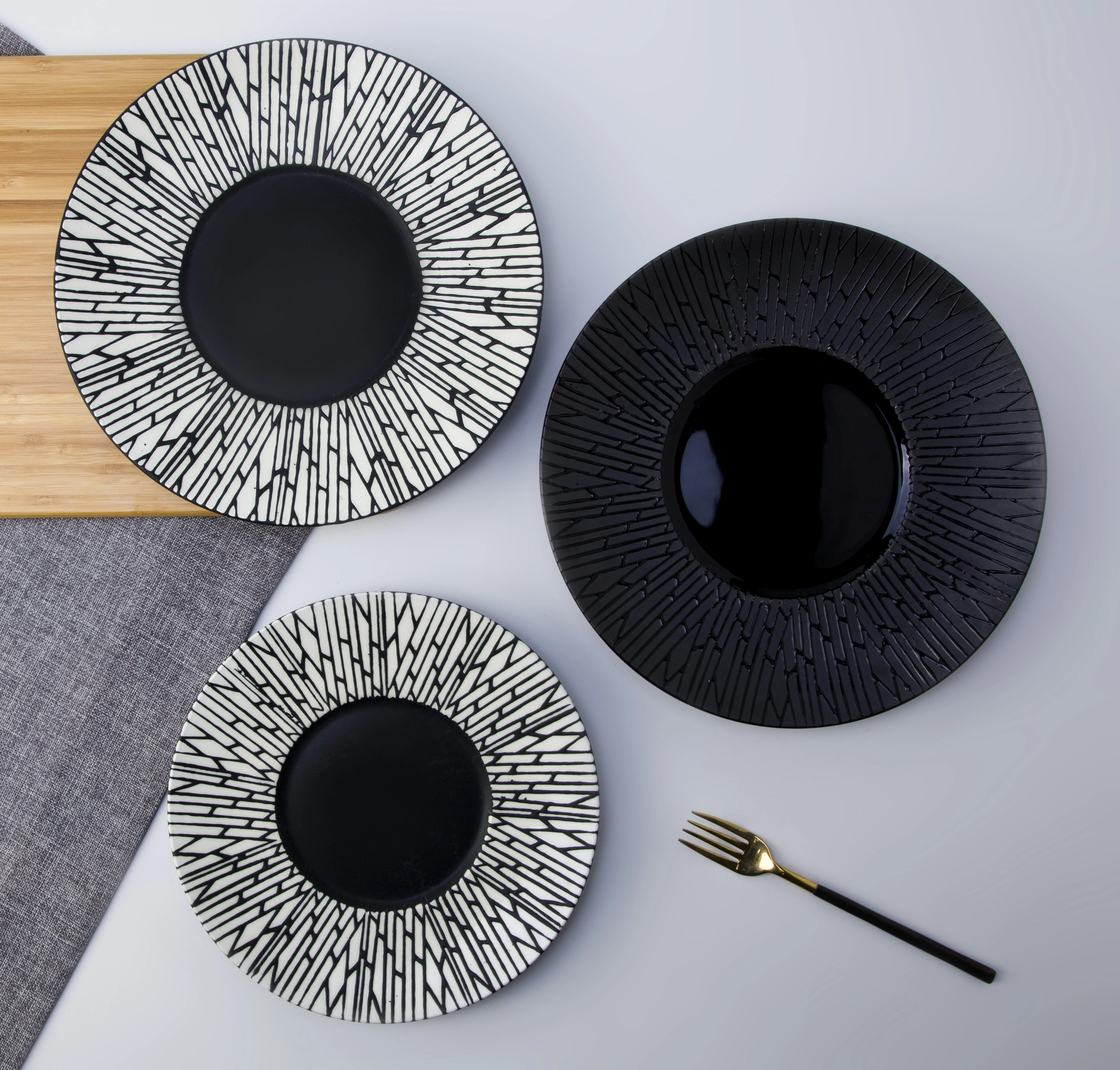 Wholesale bulk ceramic porcelain black plates for restaurant 1