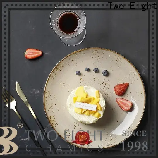 Two Eight pottery dinner plates company for dinning room 1