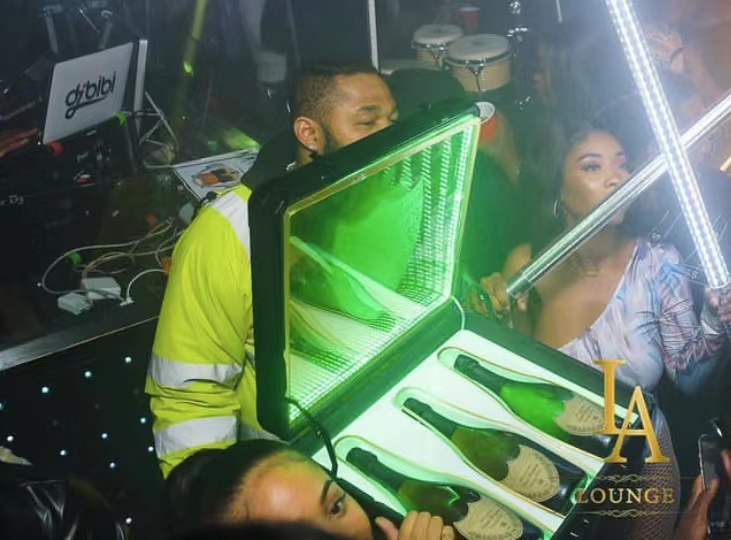 Dom Perignon Rechargeable Champagne Bottle Saycase Logo Logo ที่กำหนดเองสำหรับไนท์คลับ 2