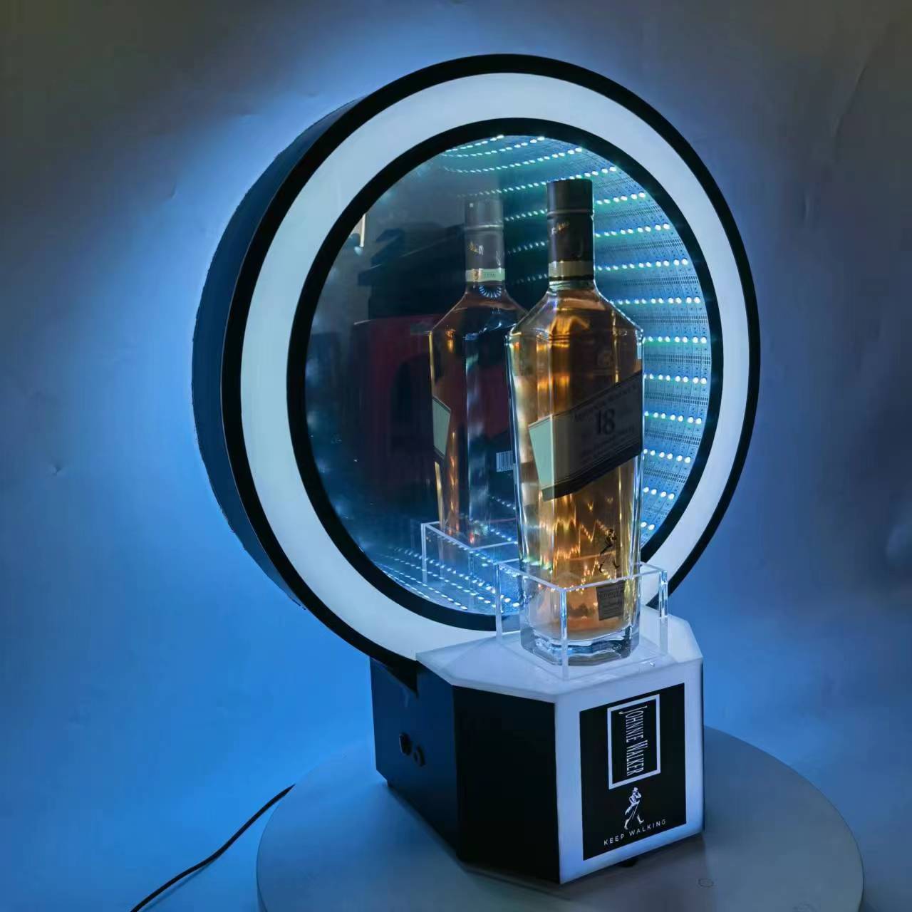 Xingxuancai カスタム LED ジョニーウォーカー ボトルプレゼンター 充電式 ゴールドミラー アクリル 7色 LED 効果 ナイトクラブ用 8