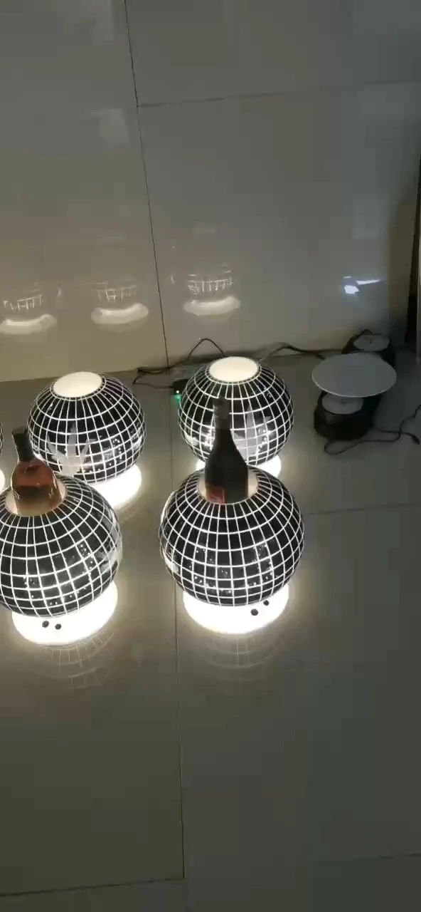 Présentoir de bouteille de vodka Grey Goose à LED rechargeable en forme de boule RVB pour discothèque 1