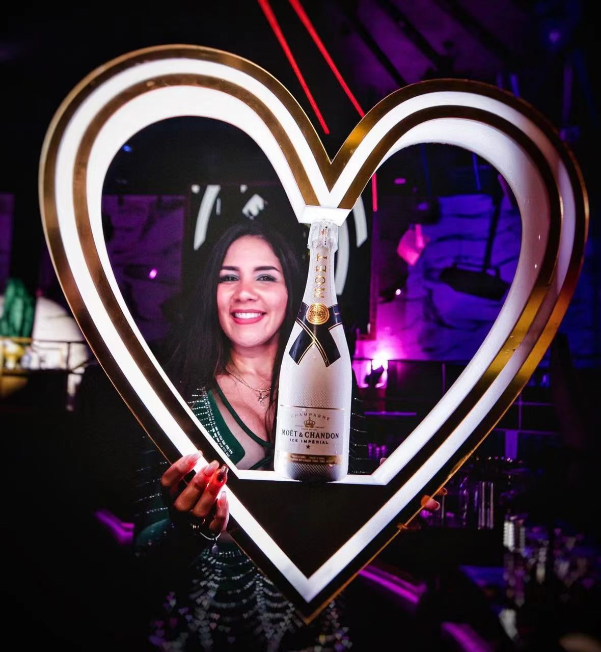Customized Logo Full Color LED Heart Shape Champagne Bottle Presenter For Nightclub 2