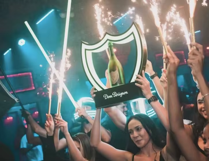 Espositore per bottiglie di champagne Dom Perignon a LED per discoteca1 5