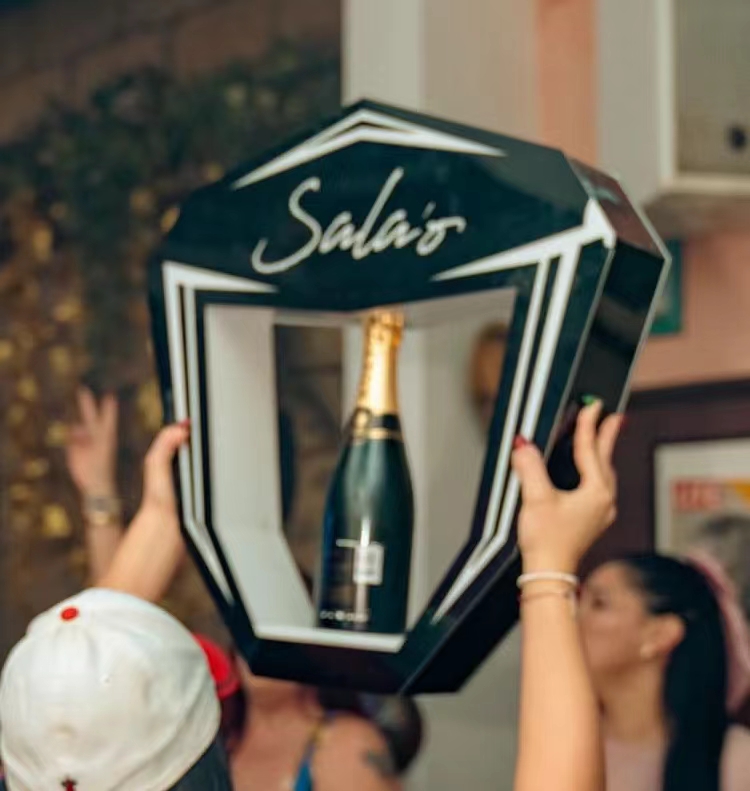 Customized Logo Full Color LED Heart Shape Champagne Bottle Presenter For Nightclub1 10