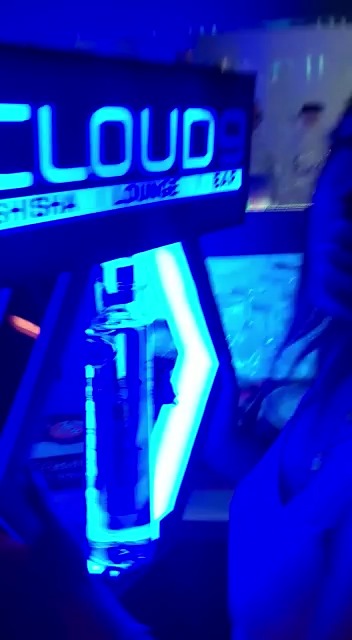 Espositore per bottiglie di champagne a LED poligonale a colori con logo personalizzato per discoteca 1