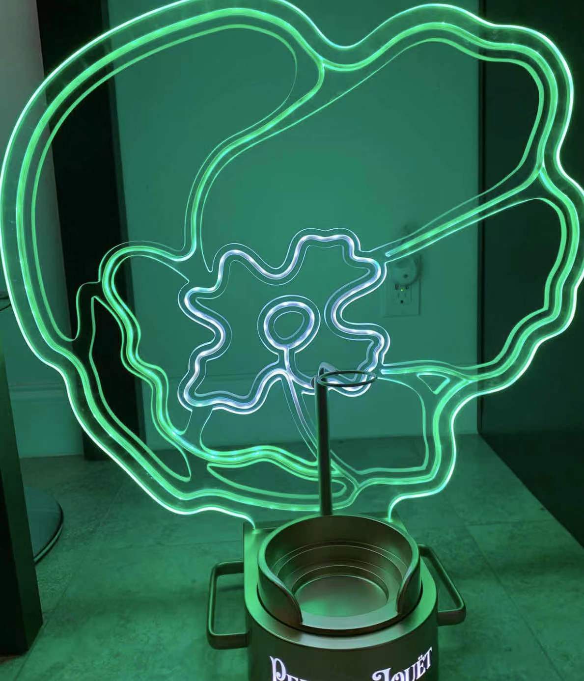 カスタマイズされたロゴフルカラーLEDナイトクラブ用のPerrier-Jouetシャンパンボトルプレゼンター 4