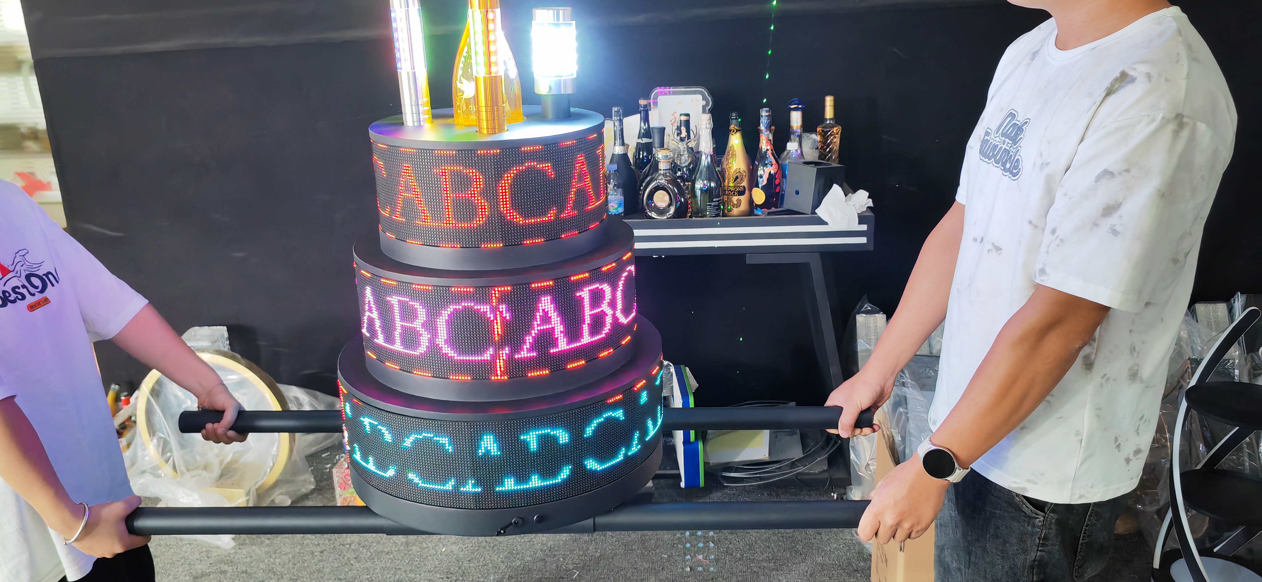 Full Color LED Digital Cake Scroll Display Champagne Bottle Presenter For Nightclub 3