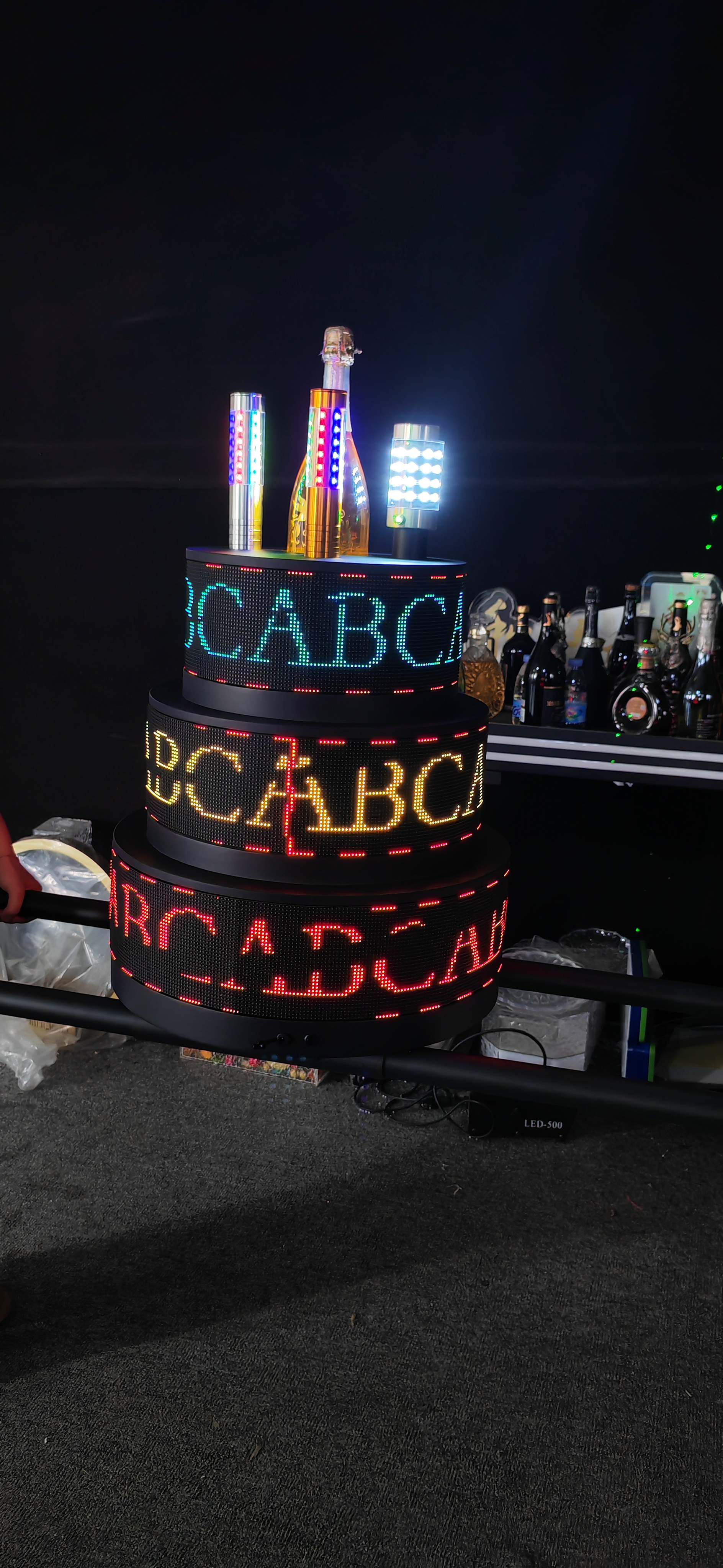 Full Color LED Digital Cake Scroll Display Champagne Bottle Presenter For Nightclub 4