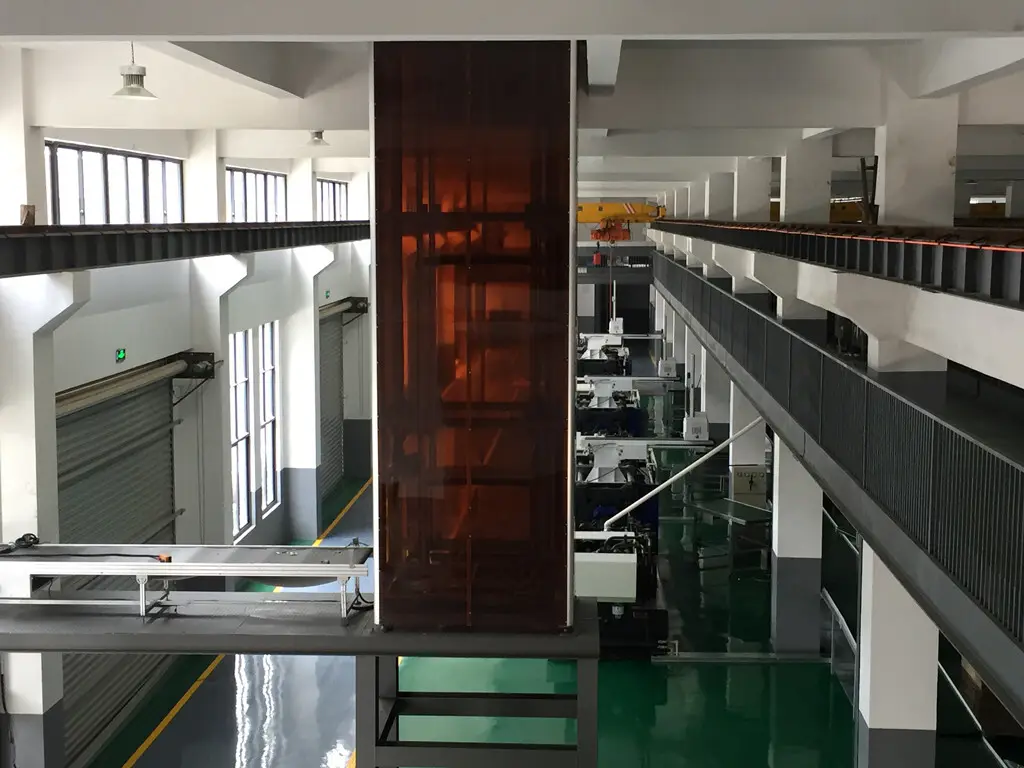 YiFan Conveyor Wholesale vertical pallet lift company for airport 2