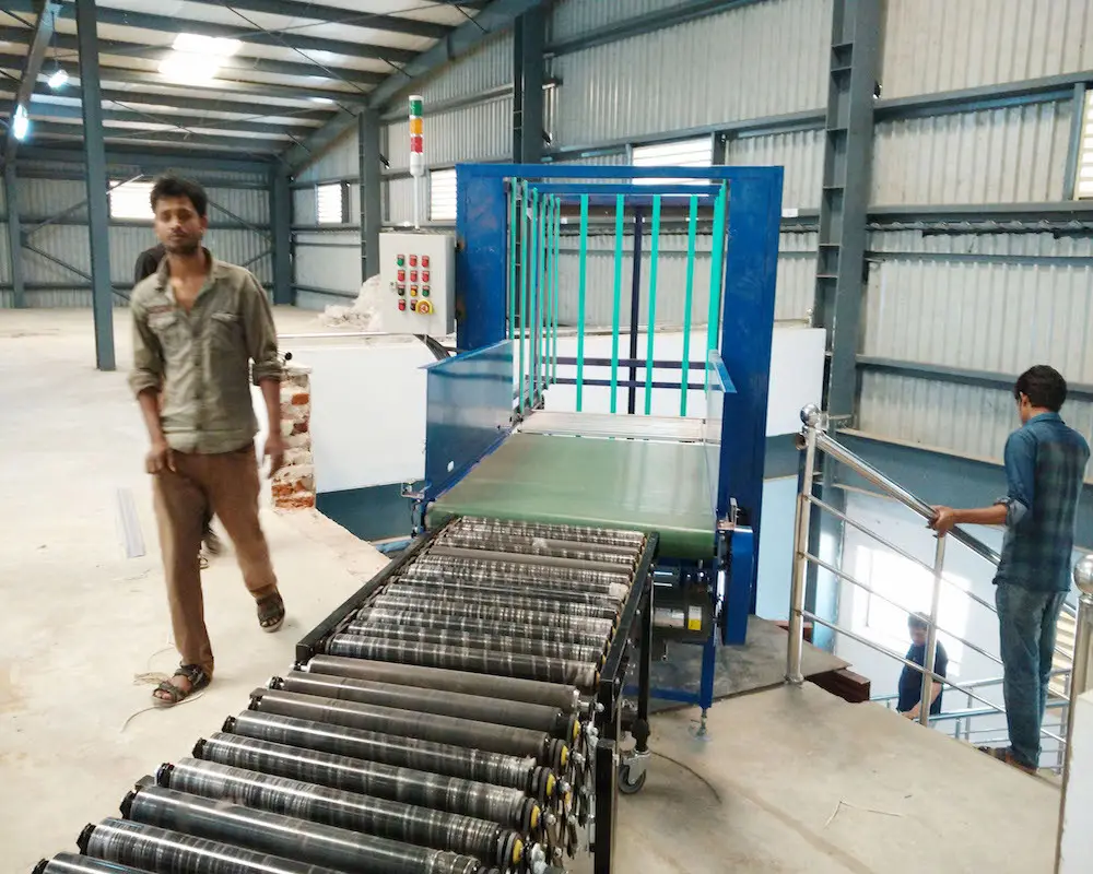 YiFan Conveyor vertical vertical lifting conveyor suppliers for airport 4