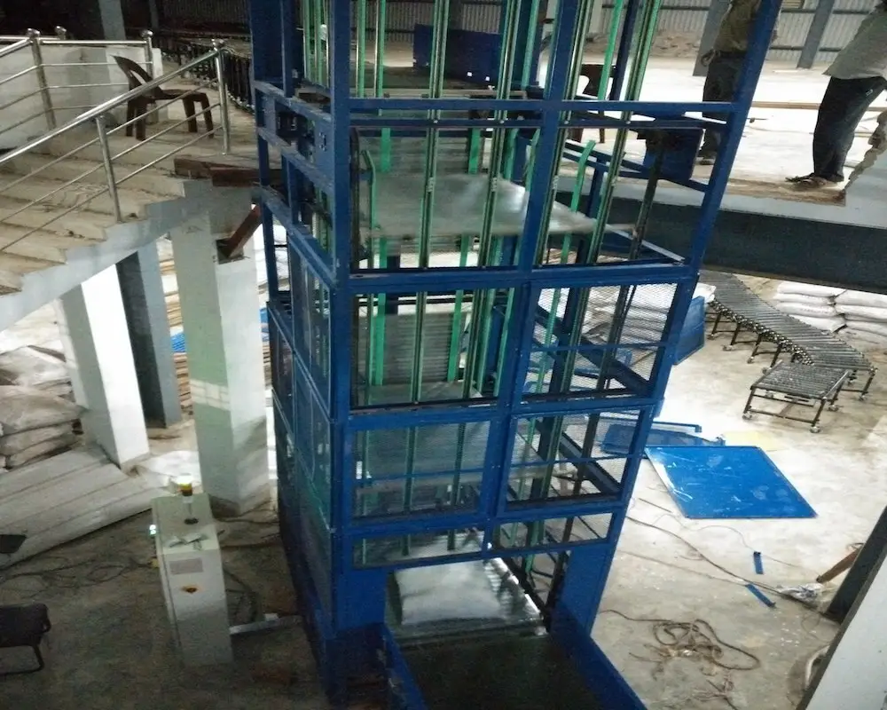 YiFan Conveyor vertical vertical lifting conveyor suppliers for airport 5