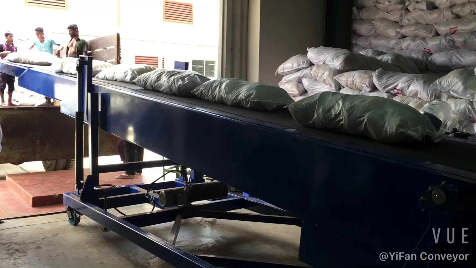 Customized truck loading unloading low noise telescopic conveyor belt 1