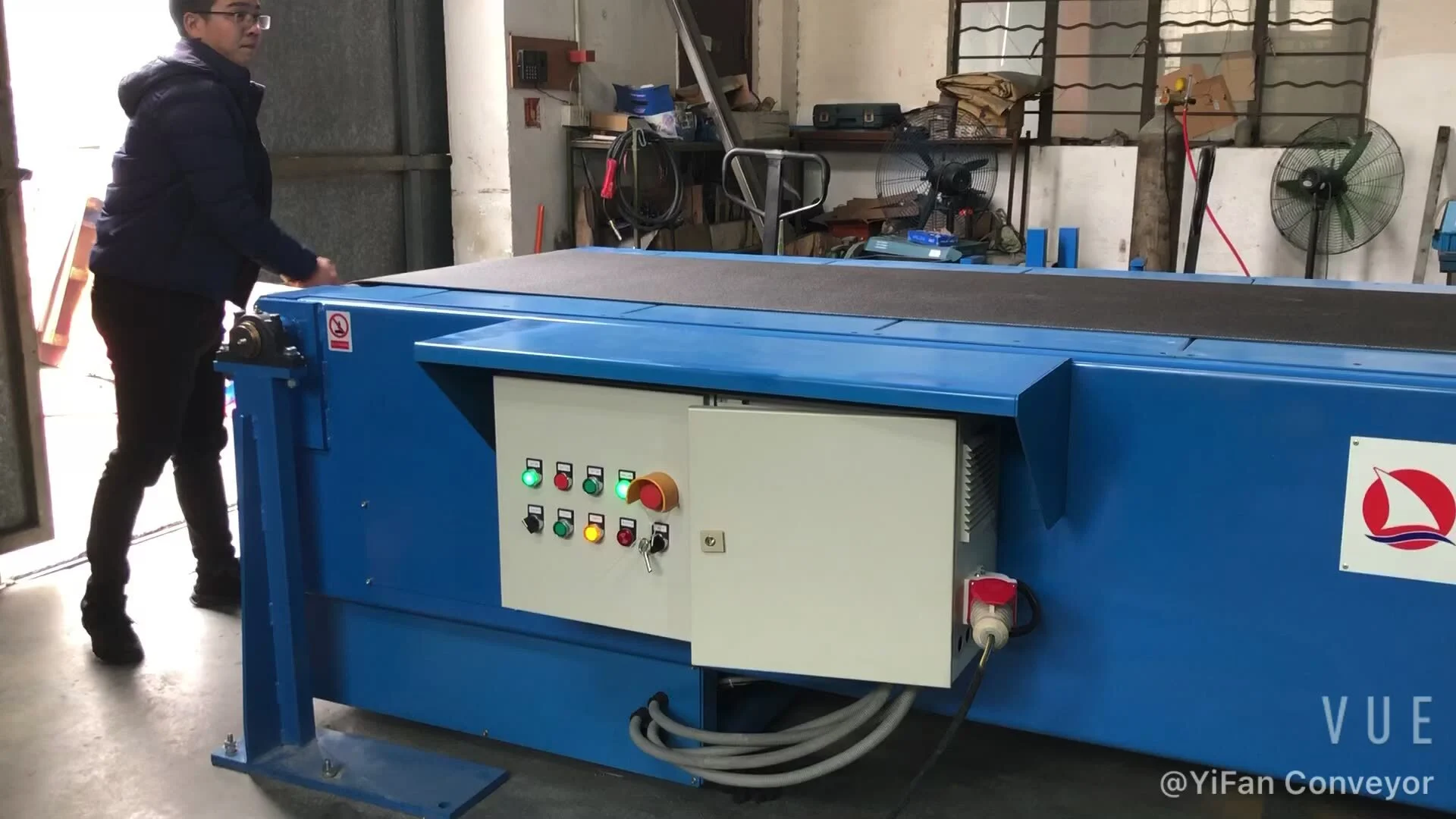 Telescopic conveyor belt for container loading unloading 1