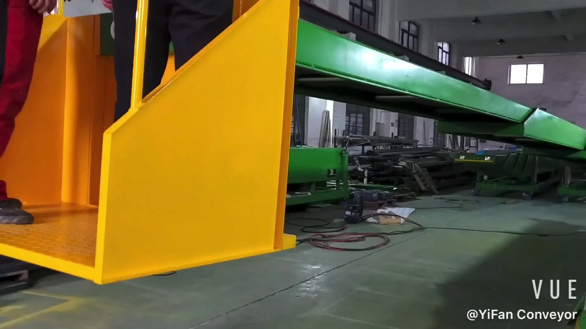 Telescopic belt conveyor systems with operator standing platform 1