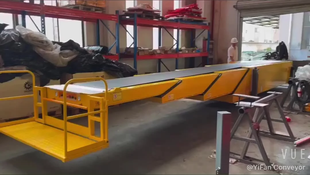 Telescopic conveyor with operator platform for unloading container 1
