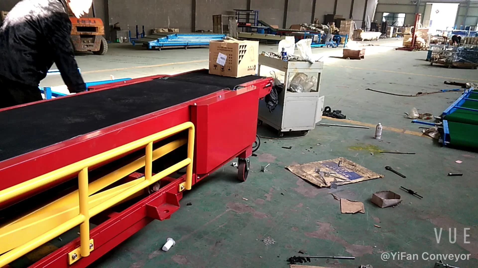 Transportador automático de carga y descarga de contenedores para furgonetas y remolques 1