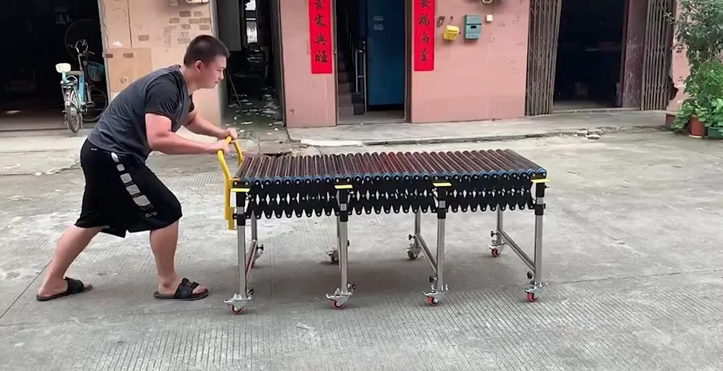 Factory Price Gravity Telescopic Flexible Expandable Roller Conveyor for Industry Use 1