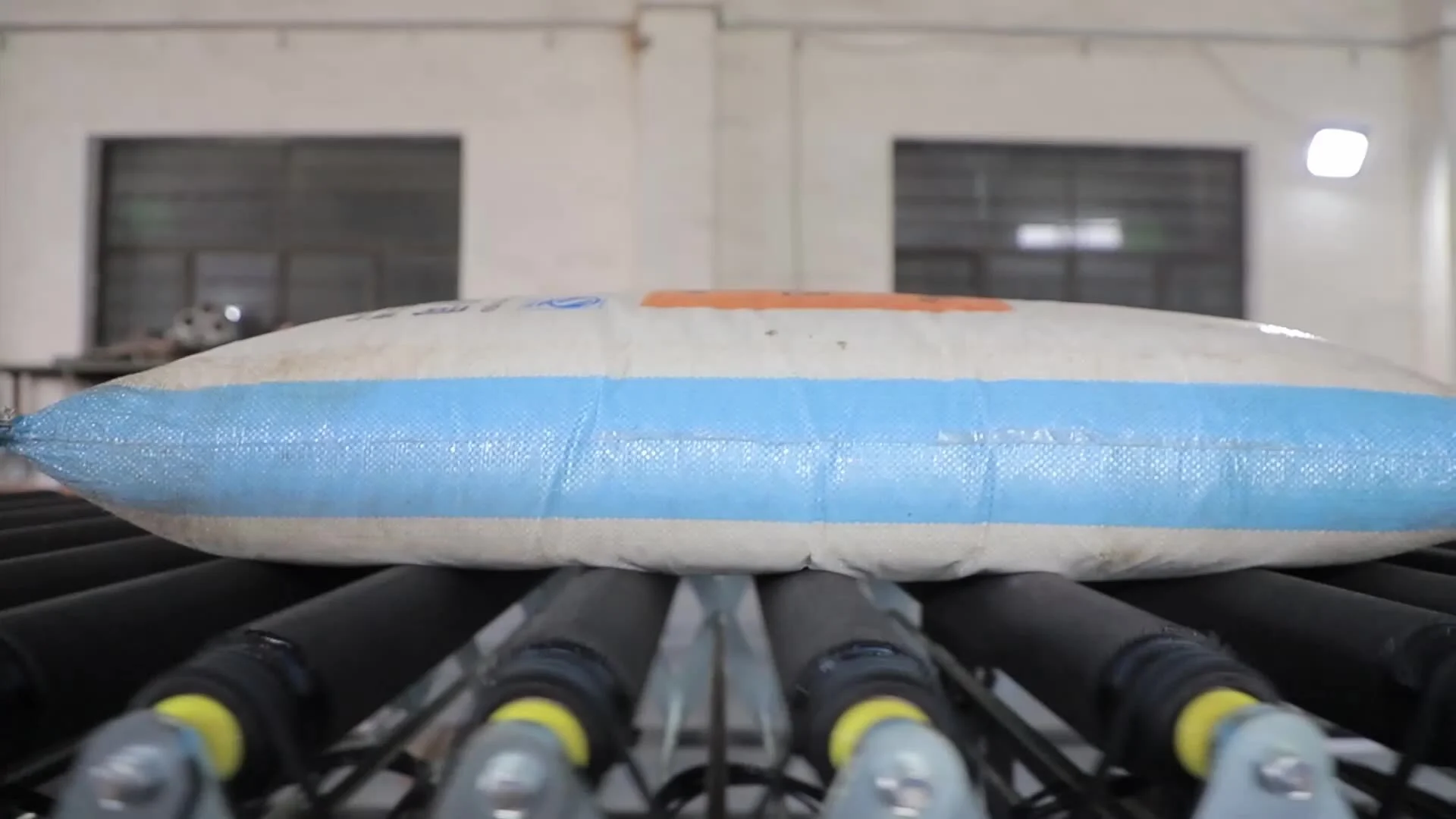 Powered roller conveyor belt expandable load unloading conveyor line 1