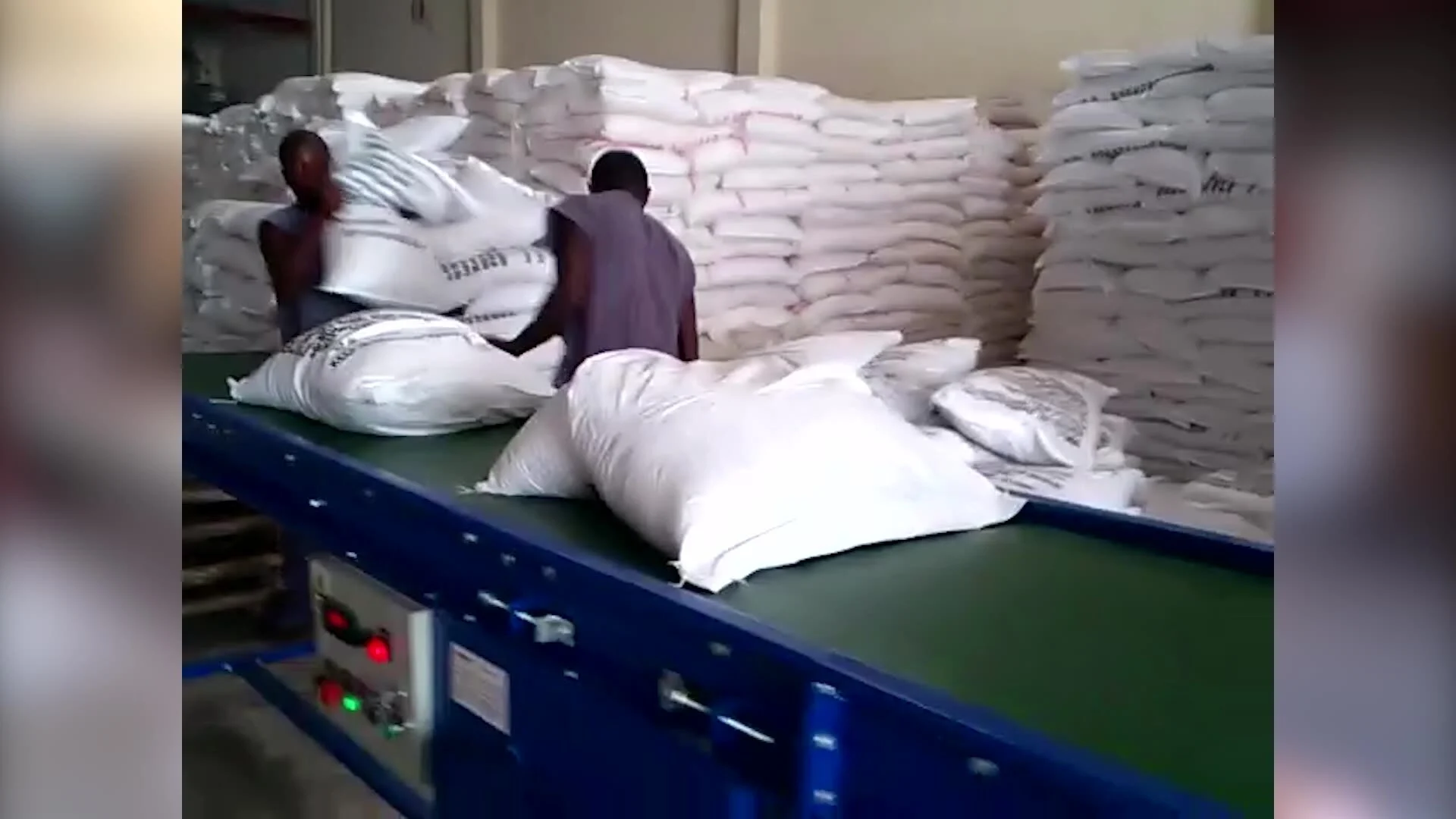 Automatic Cartons,Boxes Loading Unloading Conveyor Bag Stacking Mobile Belt Conveyor1 1