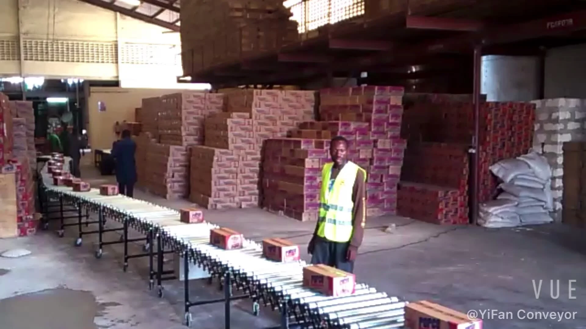 Packed seafood loading unloading conveyor Lorry loading conveyor belt1 1