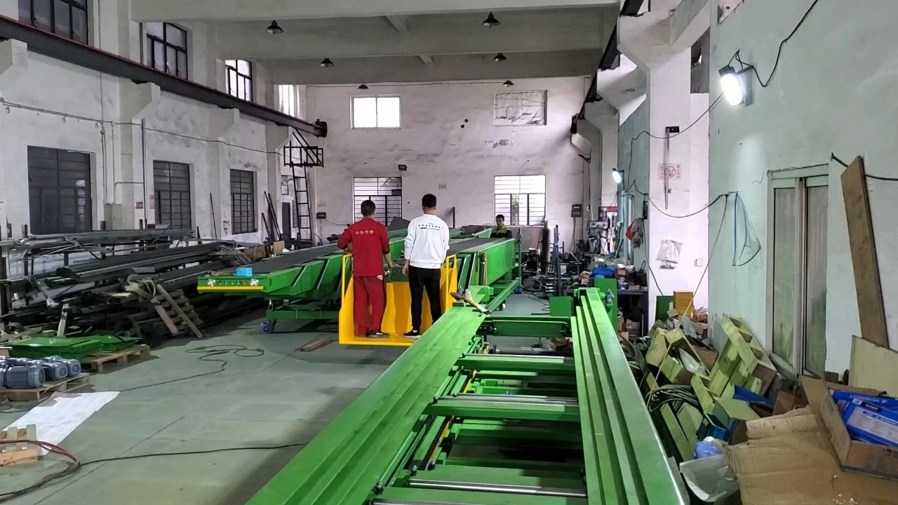 Mobile telescopic conveyor truck unloading to pallet with operator platform 1