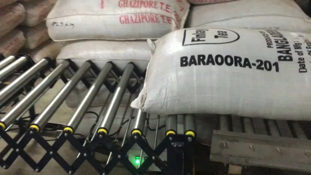 Flexible power roller conveyor for garments industry 1